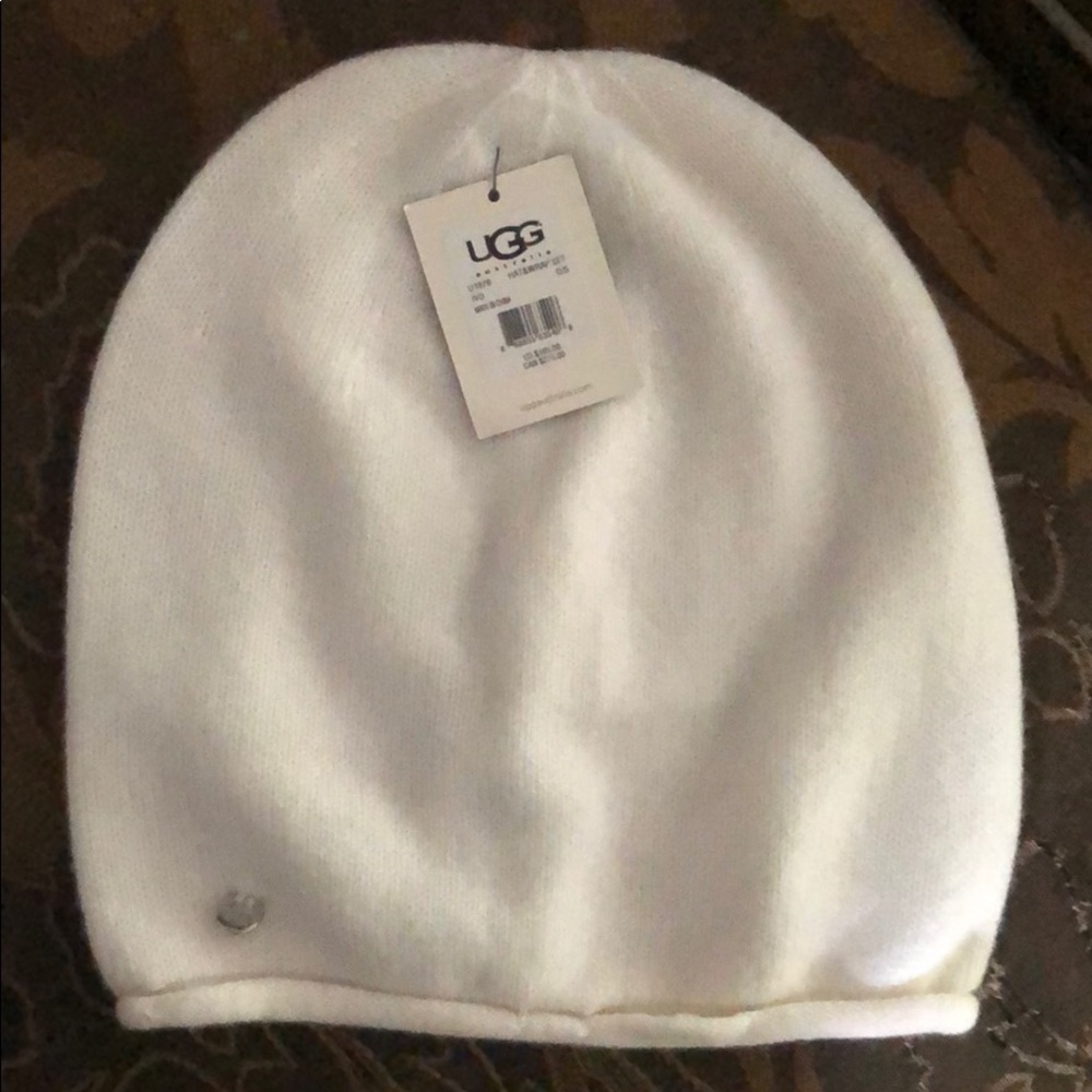 Ugg cream colored soft skully hat